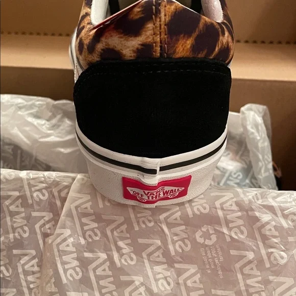 Vans Leopard Print Old Skool Shoes - Picture 7 of 7